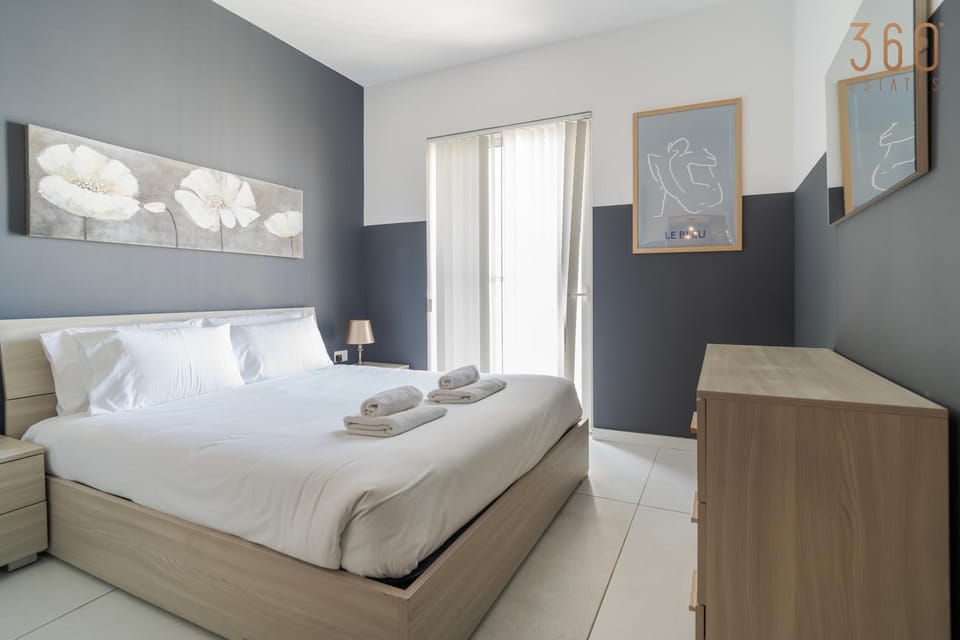Bed, Photo of the whole room, Bedroom, towels, wardrobe