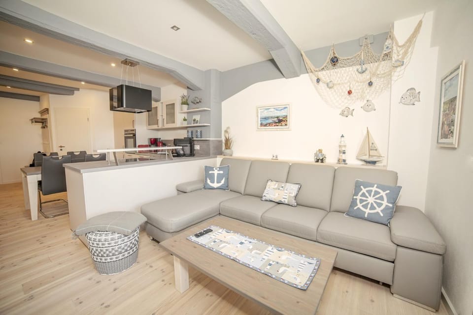 Kitchen or kitchenette, Living room, Seating area, Dining area, minibar, stove