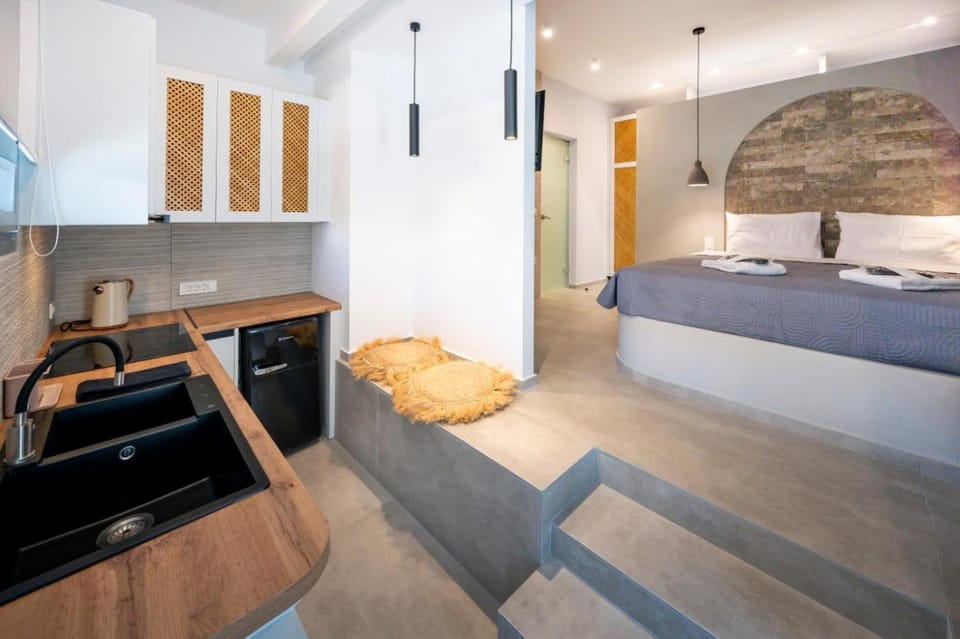 Kitchen or kitchenette, Bedroom