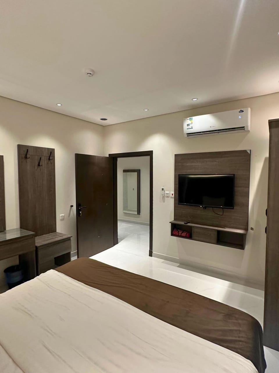 TV and multimedia, Bedroom, wardrobe