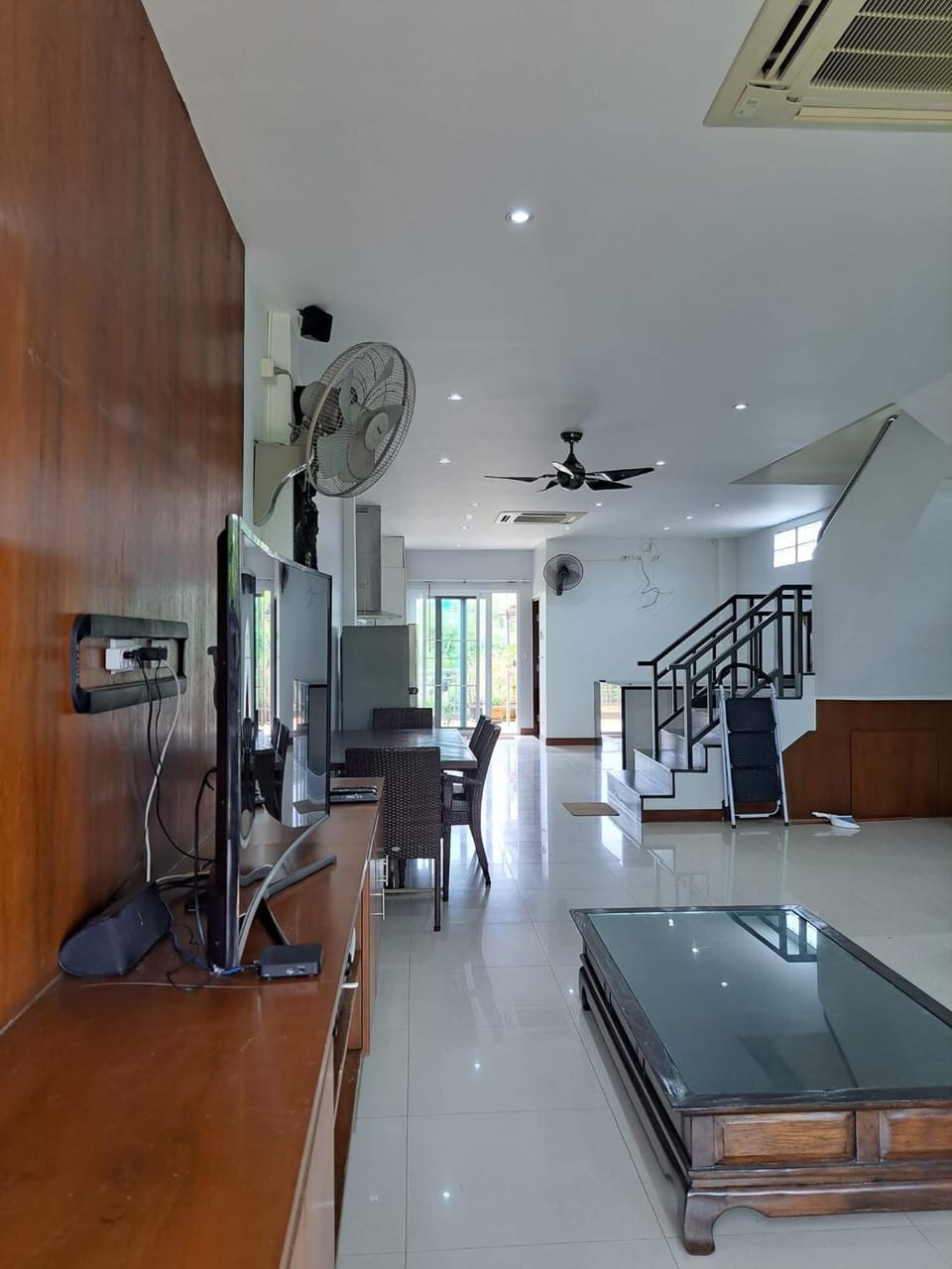Living room, Dining area