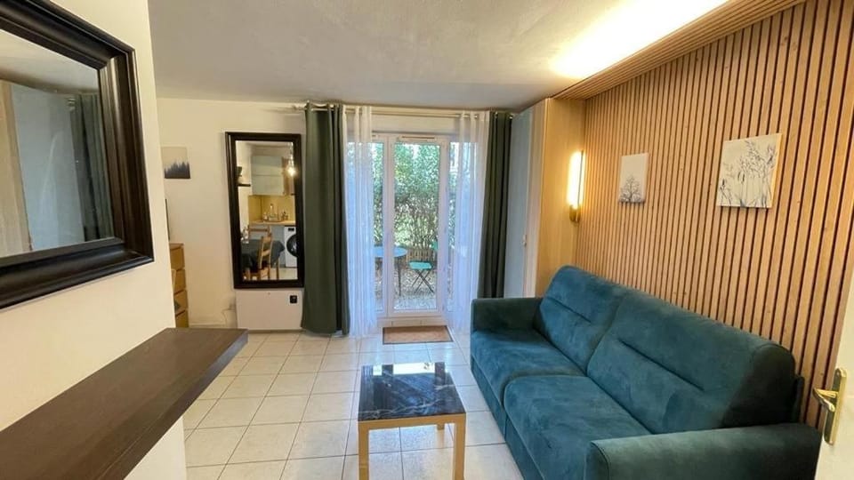 Studio avec extérieur Apartment in Créteil