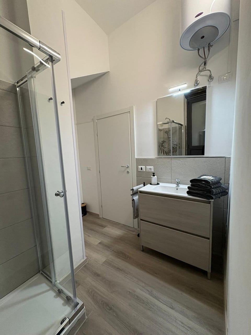 Shower, Bathroom, towels