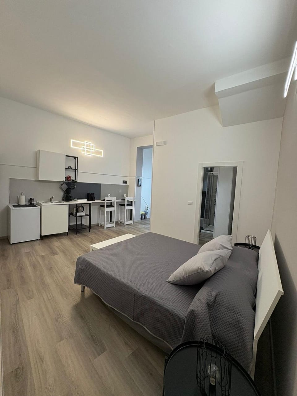 Photo of the whole room, Dining area, Bedroom