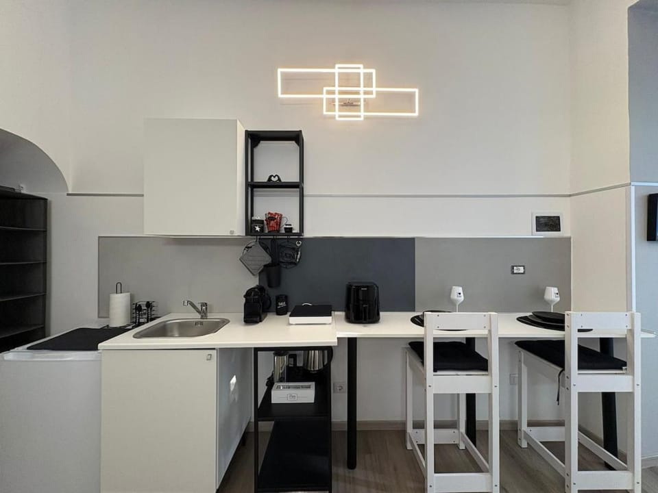 Kitchen or kitchenette, Dining area, stove