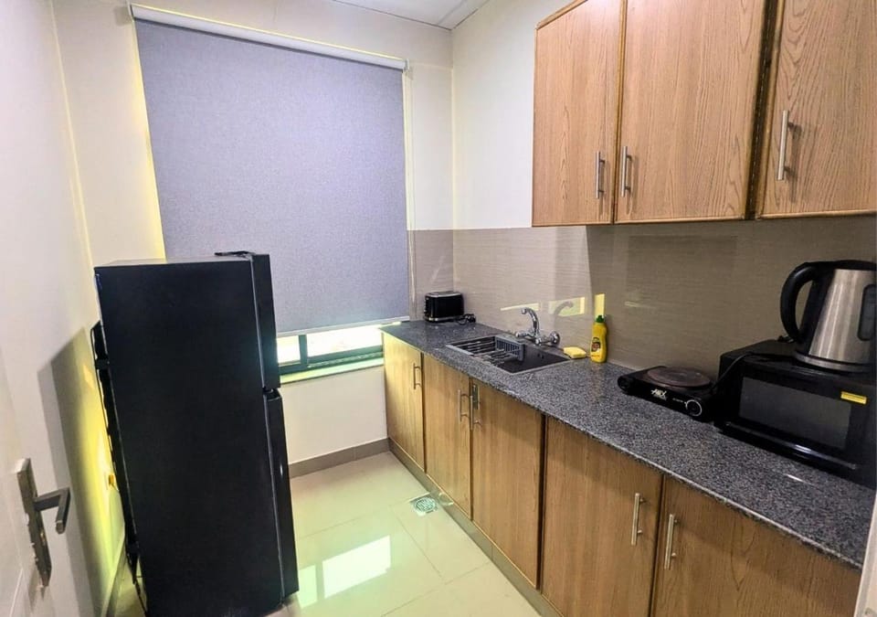 Coffee/tea facilities, Kitchen or kitchenette, minibar, oven, stove
