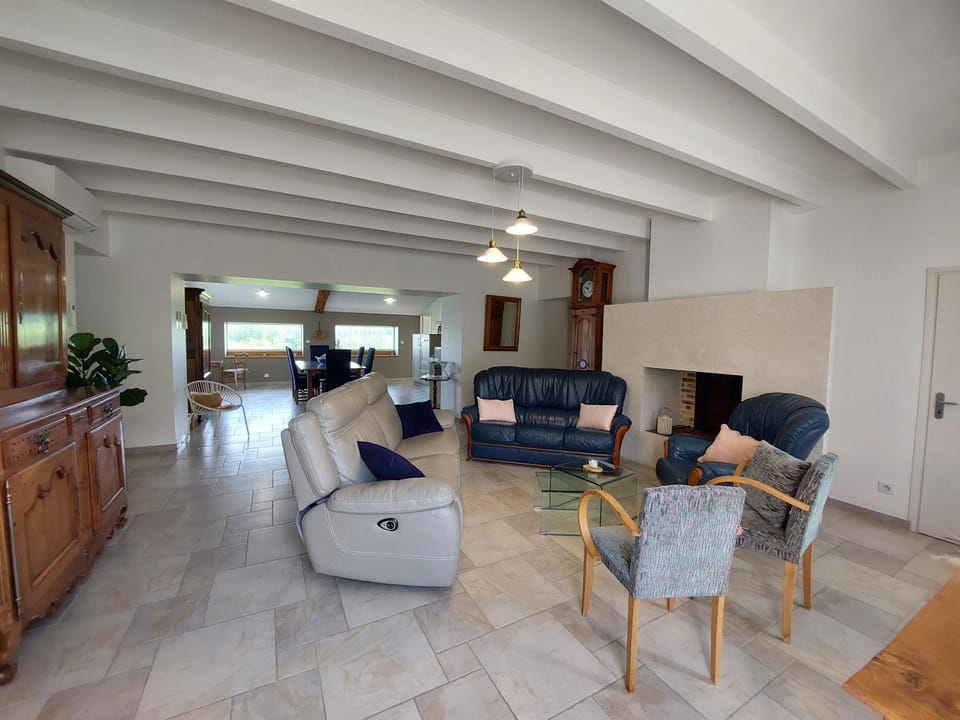 TV and multimedia, Living room, Dining area
