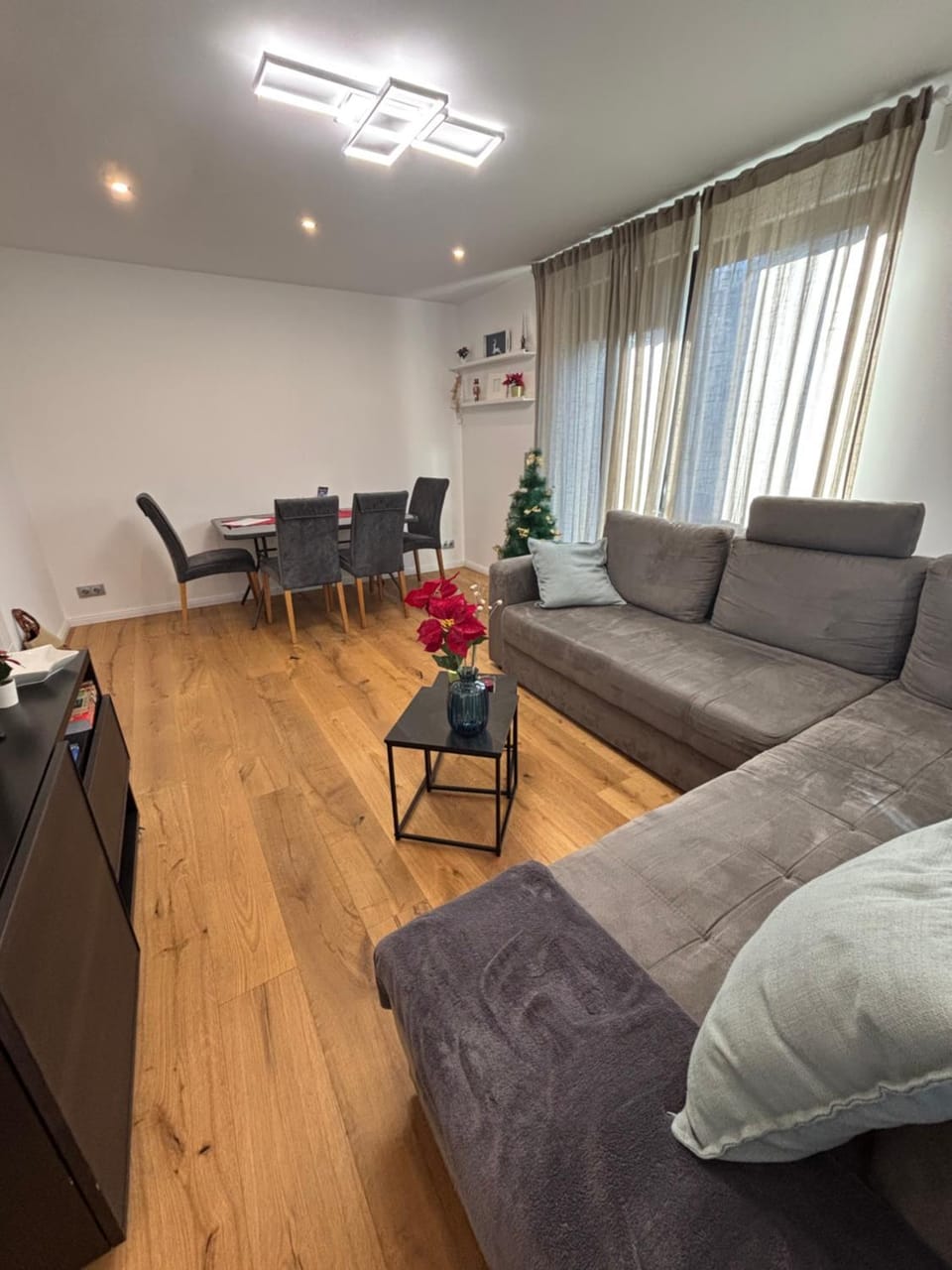 Bed, Living room, Seating area