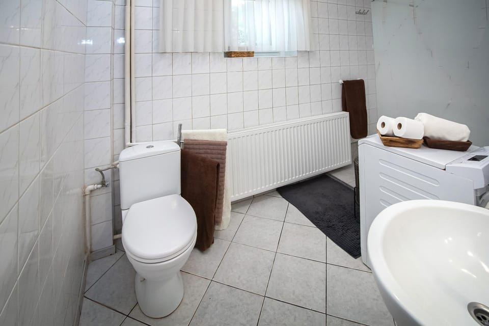 Toilet, Bathroom, towels