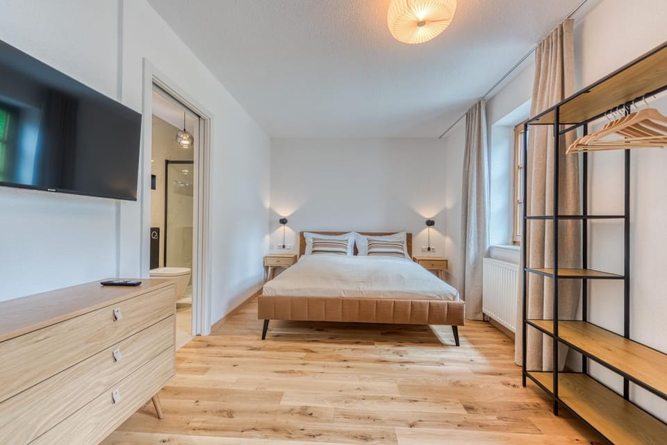 Bed, TV and multimedia, Photo of the whole room, Bedroom, wardrobe