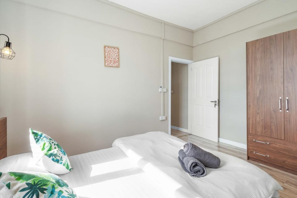 Bed, Bedroom, towels, wardrobe