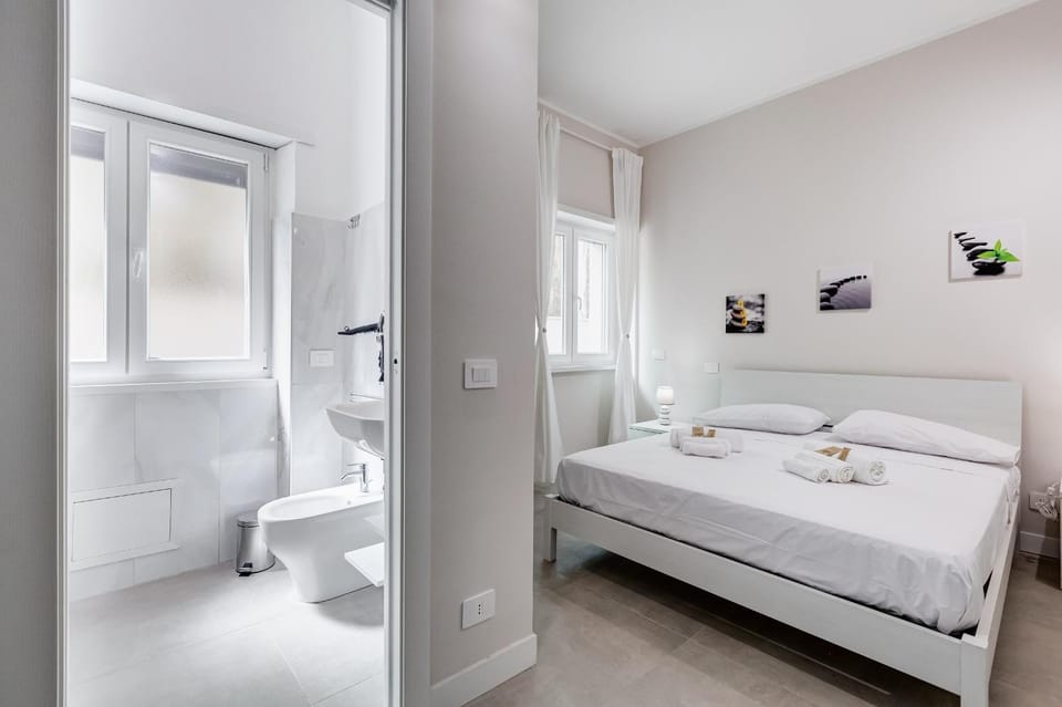 Bed, Bathroom, Bedroom, towels