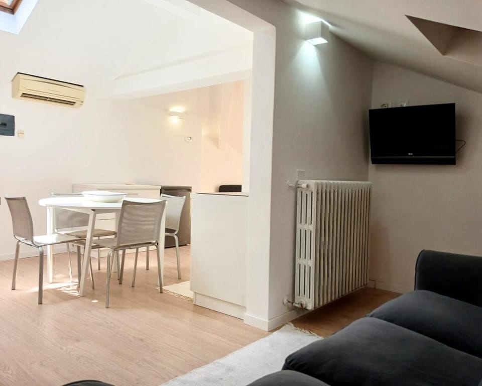 CV017 - Milano Marittima, elegante mansarda con aria condizionata Apartment in Cervia