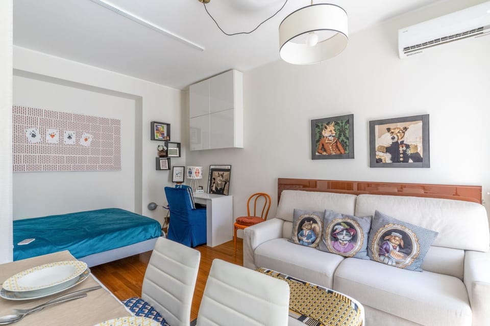 Bed, Living room, Seating area