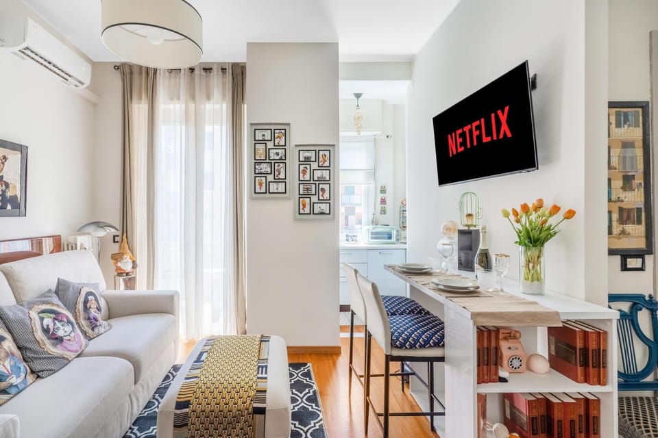 TV and multimedia, Living room, Dining area