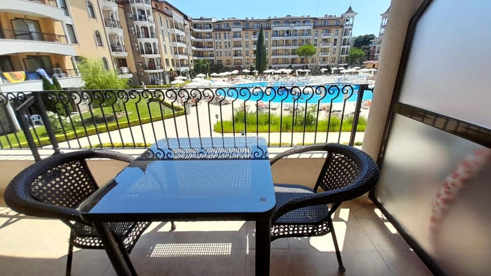 Property building, View (from property/room), Balcony/Terrace
