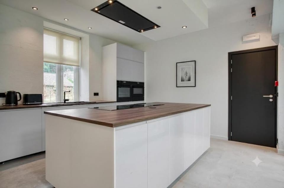 Kitchen or kitchenette, oven, stove