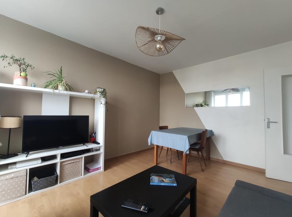 Appartement lumineux proche gare RER Apartment in Île-de-France