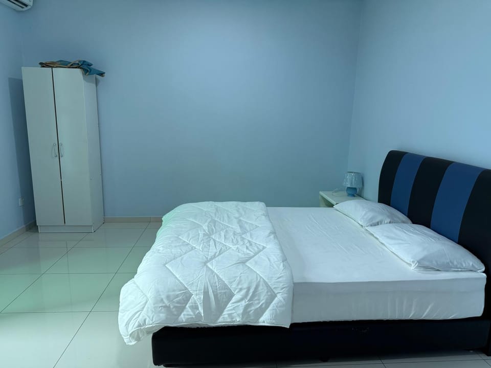 Shower, Toilet, Bathroom, Bedroom, wardrobe, air conditioner