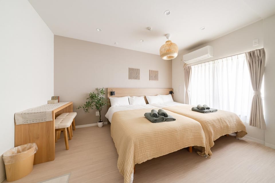 Bed, Dining area