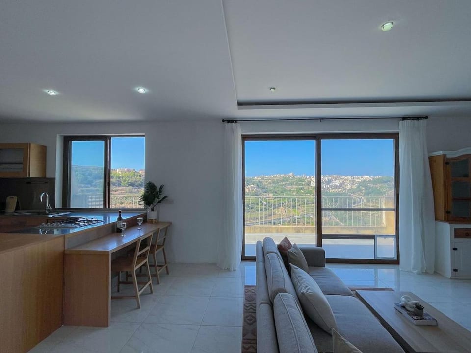 Penthouse with Xlendi Views & Two large Terraces Apartment in Munxar