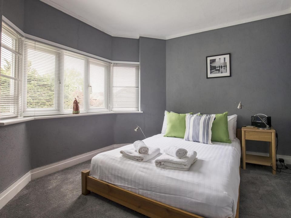 Bed, Other, Photo of the whole room, Bedroom, towels