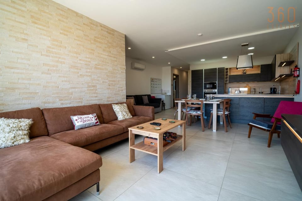 Living room, Seating area, Dining area, pet friendly, stove