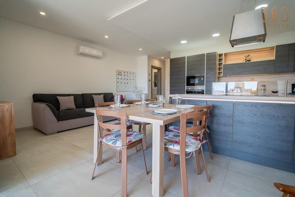 Living room, Seating area, Dining area, pet friendly, stove