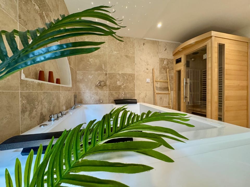 Hot Tub, Sauna, Bathroom, Bath