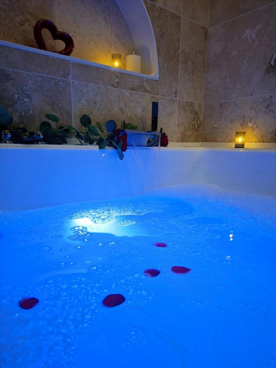 Hot Tub, Bathroom, Decorative detail, Bath