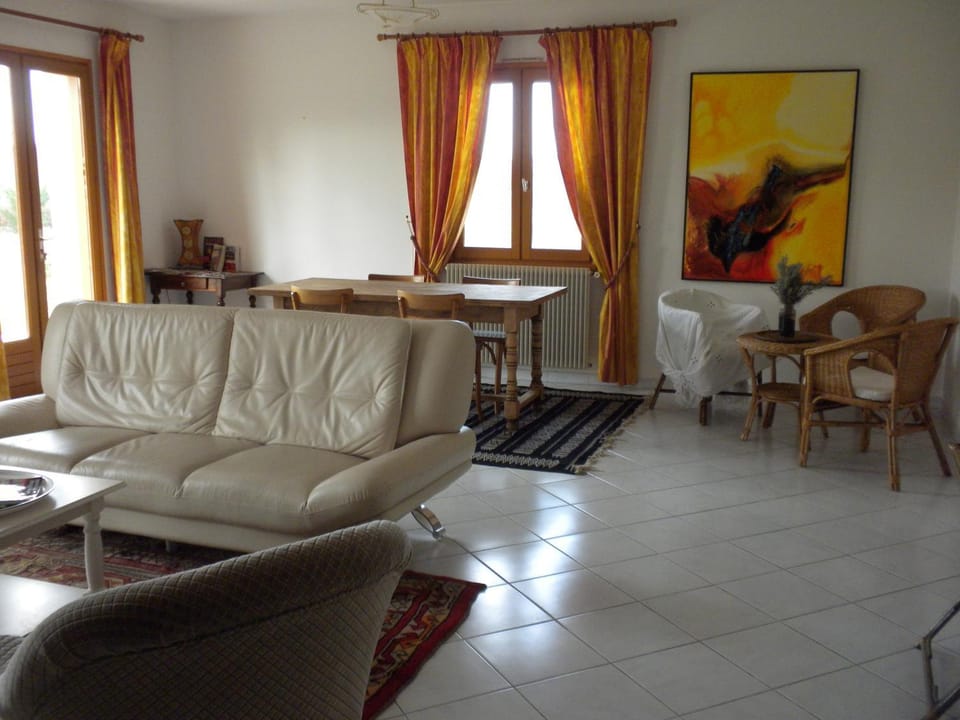 Library, Living room