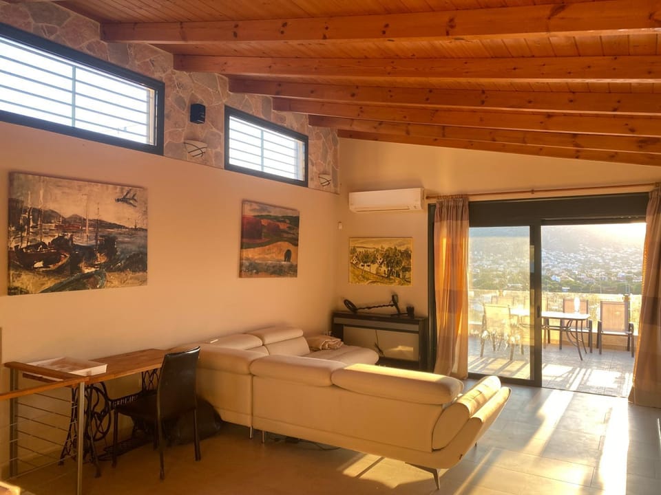 Natural landscape, Balcony/Terrace, Living room, Dining area, Sea view