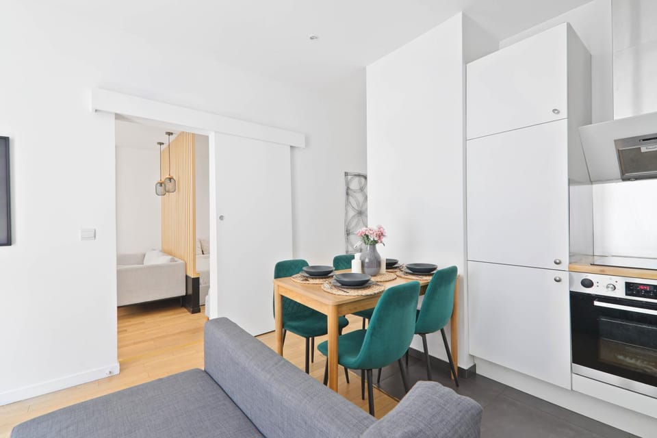 Kitchen or kitchenette, Dining area, oven
