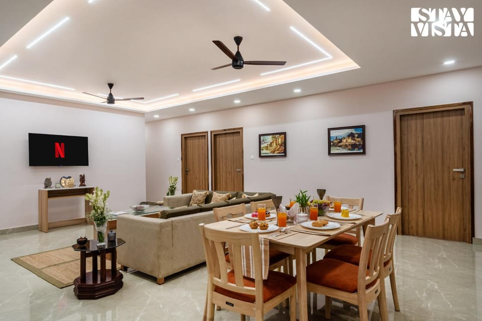 Living room, Dining area
