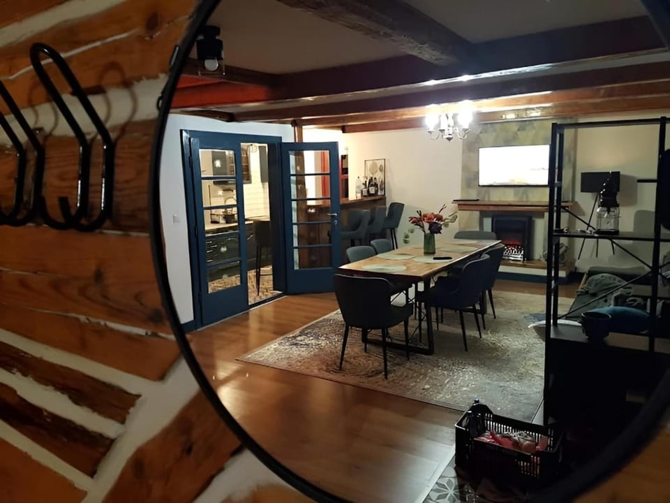 Living room, Seating area, Dining area