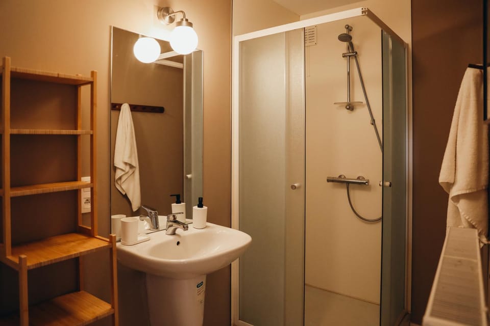 Shower, Bathroom, towels