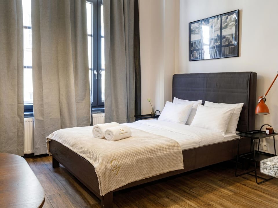 Bed, Bedroom, towels