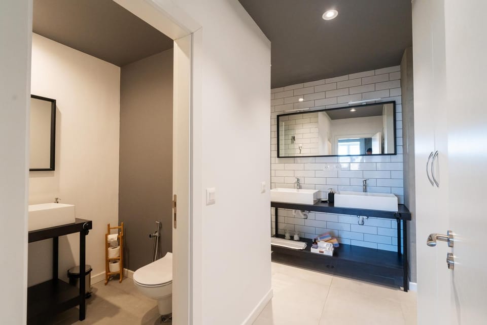 Shower, Toilet, Bathroom, Bath, towels