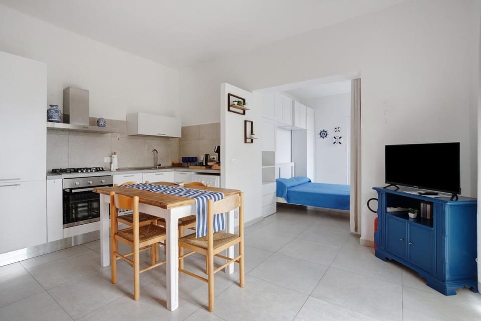 Property building, Kitchen or kitchenette, Living room