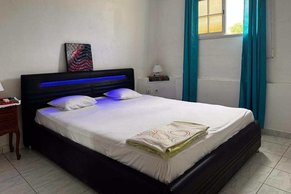 Photo of the whole room, Bedroom