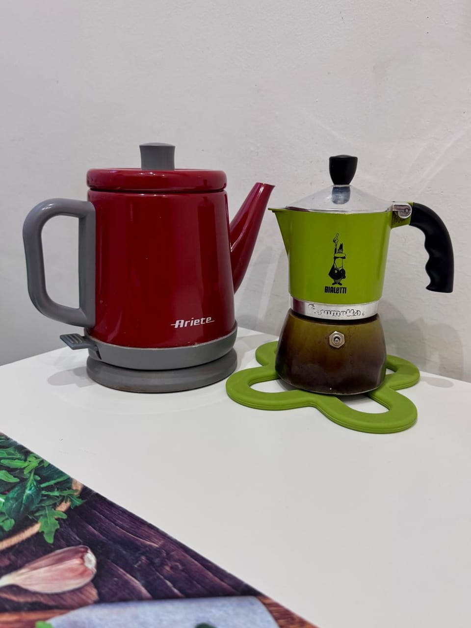 Coffee/tea facilities, Kitchen or kitchenette