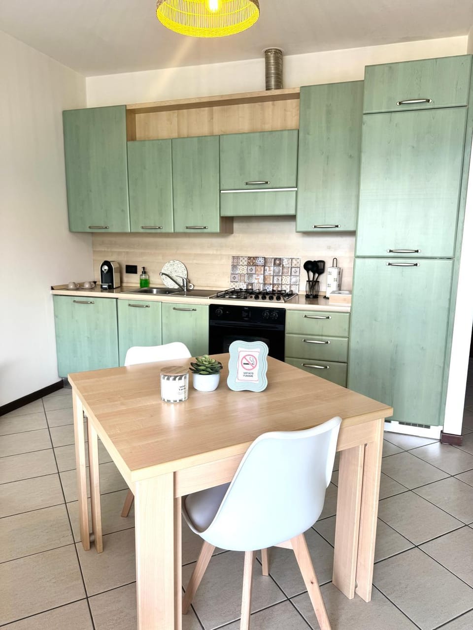Dining area, Lunch, kitchen