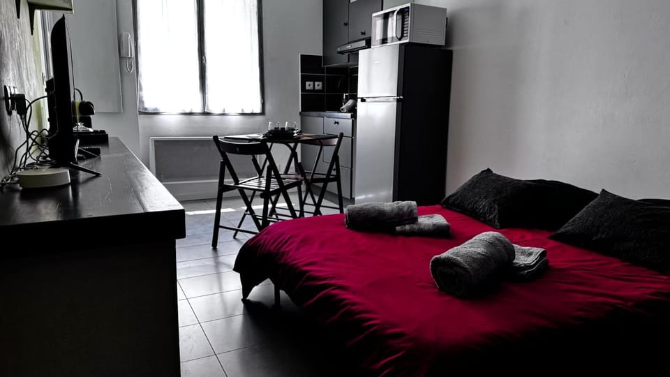 Studio cosy à Pignan au coeur du village médieval Apartment in Occitanie