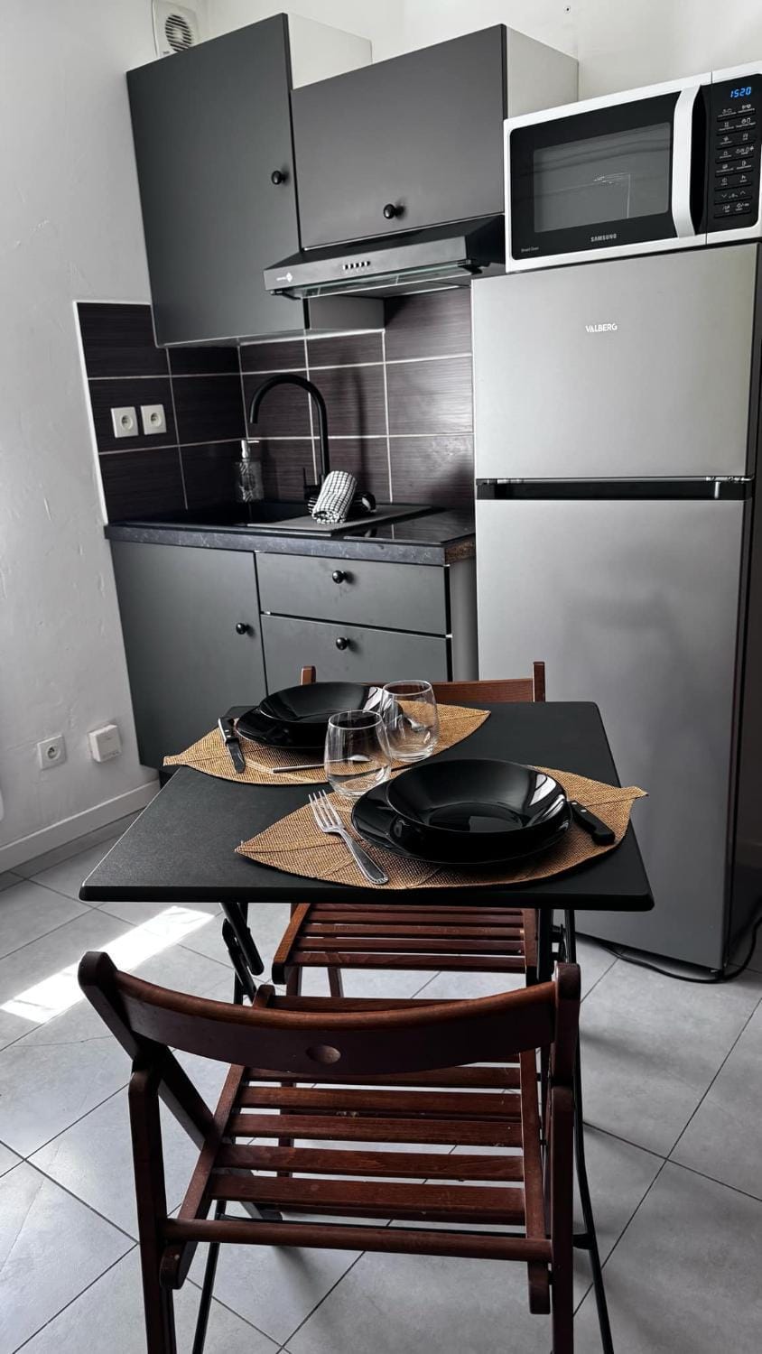 Studio cosy à Pignan au coeur du village médieval Apartment in Occitanie
