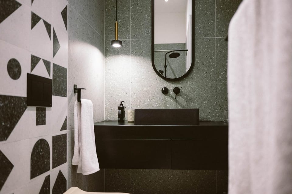 Toilet, Bathroom, towels