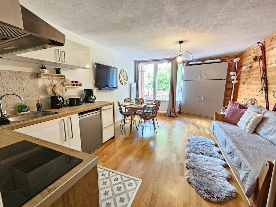 Living room, kitchen