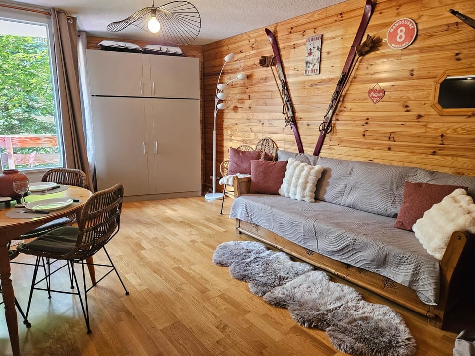 Night, Living room