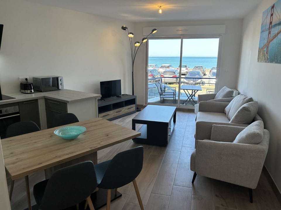 530 - Appartement T3, à Erquy, avec pleine vue mer Apartment in Brittany
