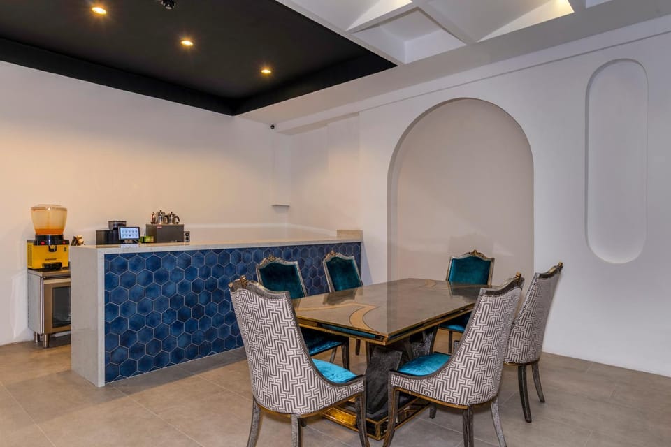 Coffee/tea facilities, Lounge or bar