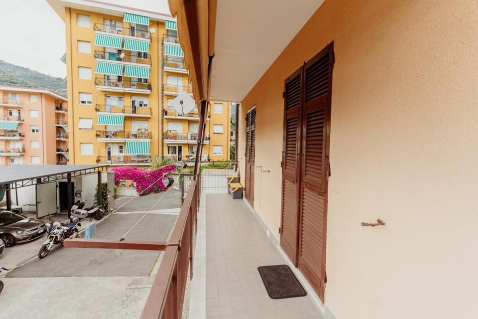 5 beds - 2 minutes from the sea with parking Apartment in Recco